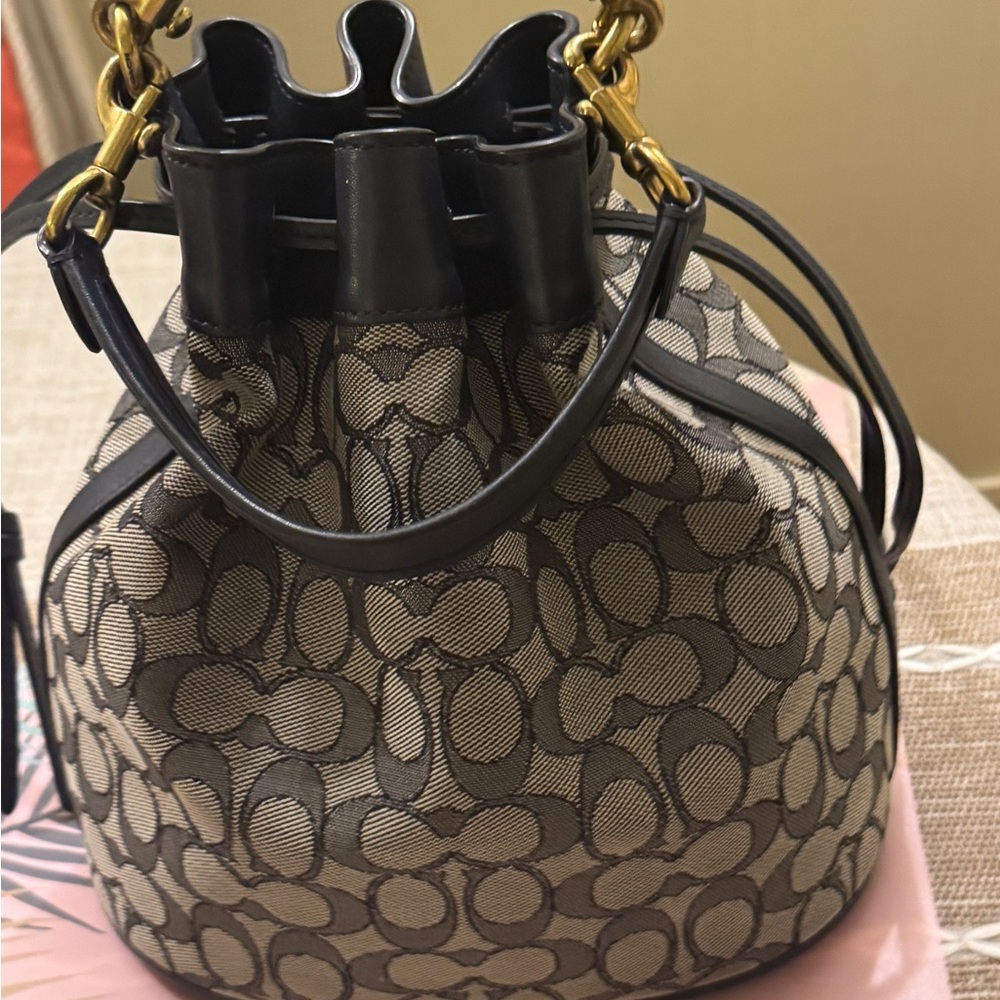 Coach Field  bucket canvas/ logo 2/way handle